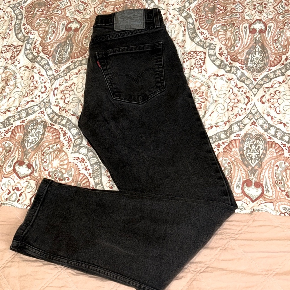 Super cute Levi Jean-straight leg but semi loose fit